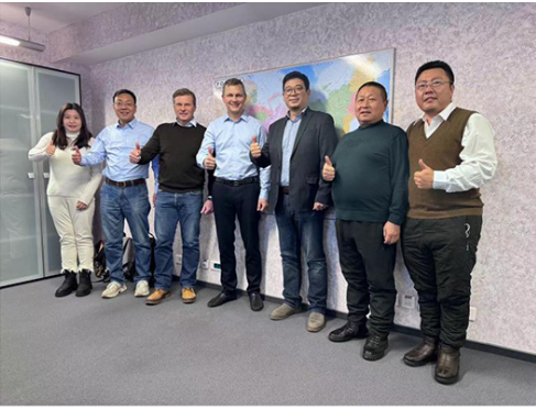 安駿挂車(chē)總經理(lǐ)崔文(wén)連帶隊遠(yuǎn)赴俄羅斯進行(xíng)考察工(gōng)作(zuò)